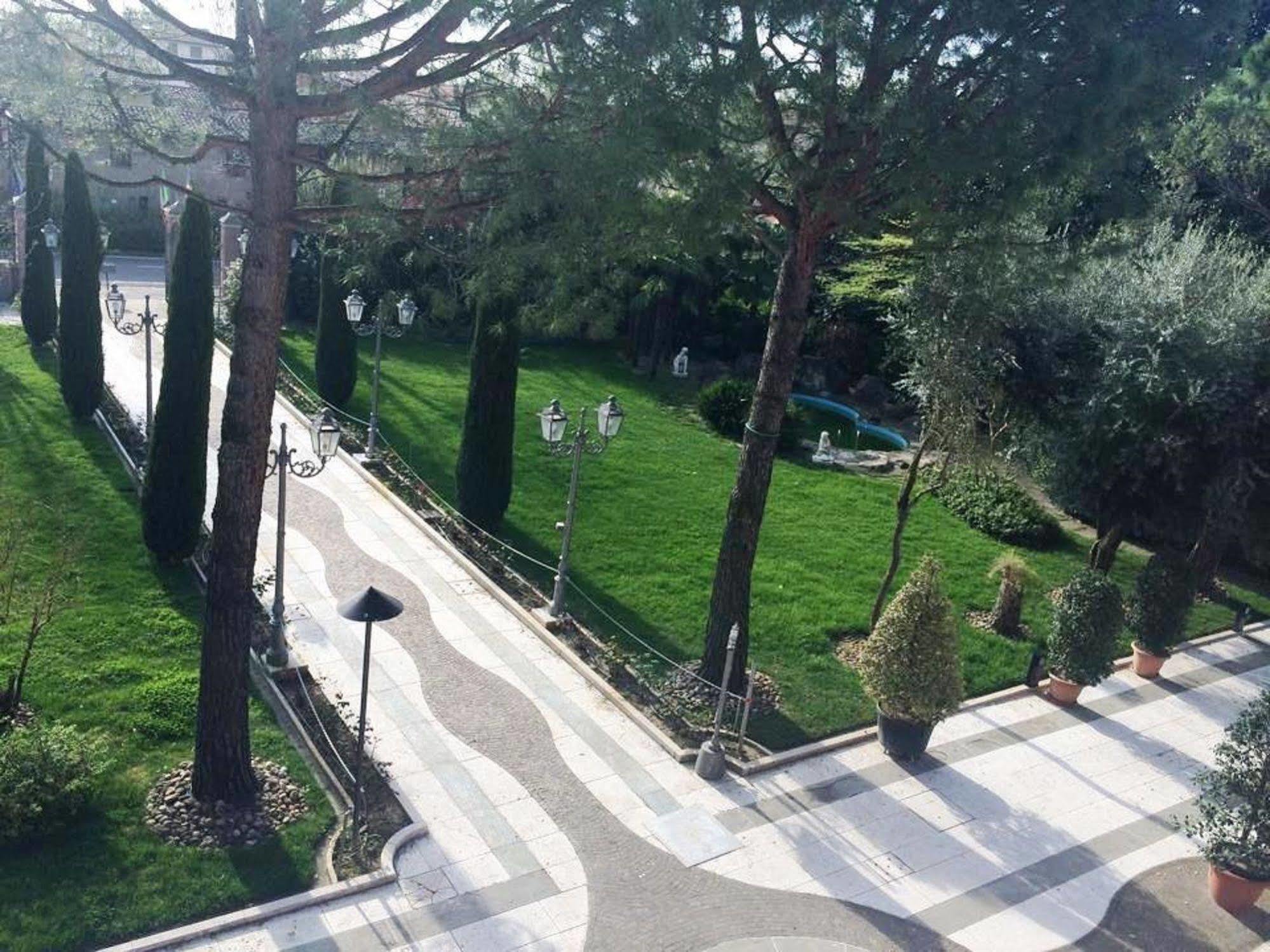 Hotel Ville Panazza Mordano Exterior photo